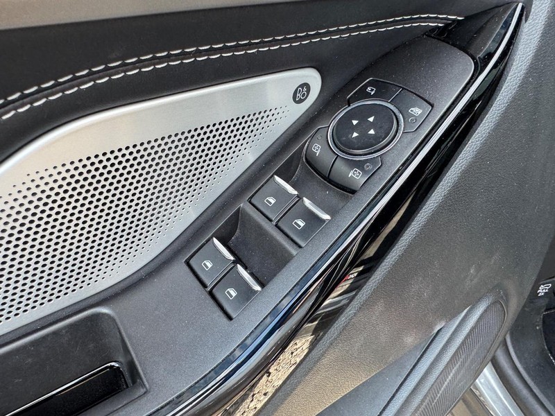Ford Explorer Vehicle Full-screen Gallery Image 20