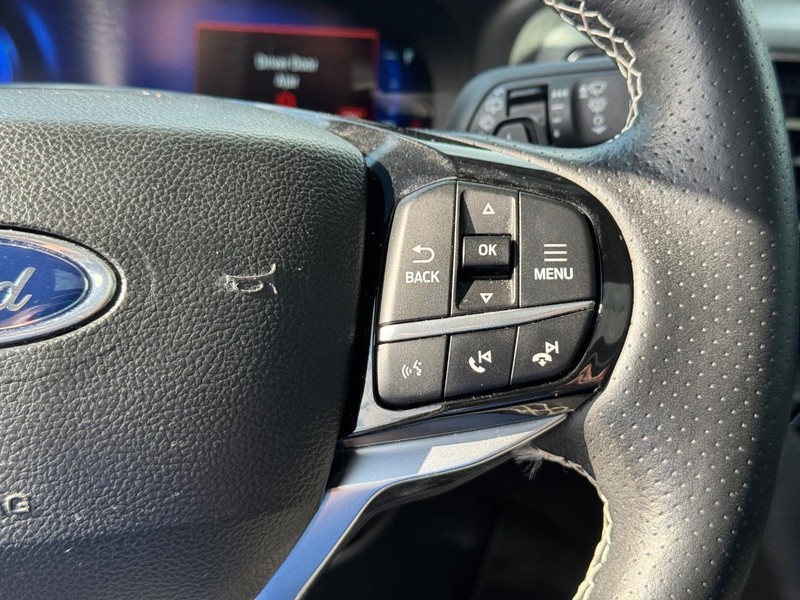 Ford Explorer Vehicle Full-screen Gallery Image 24