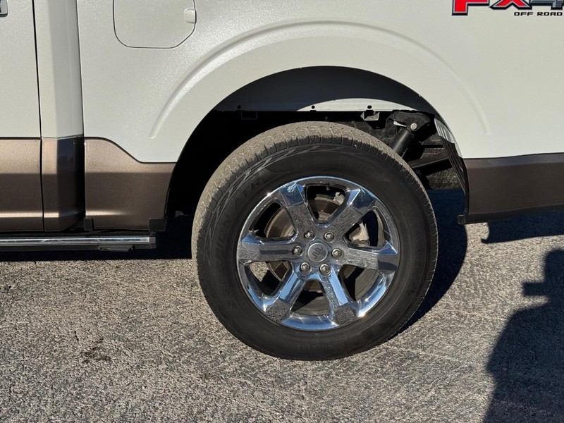 Ford F-150 Vehicle Full-screen Gallery Image 11