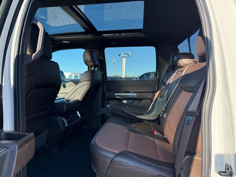 Ford F-150 Vehicle Full-screen Gallery Image 12