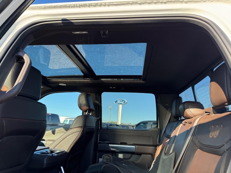 Ford F-150 Vehicle Full-screen Gallery Image 13