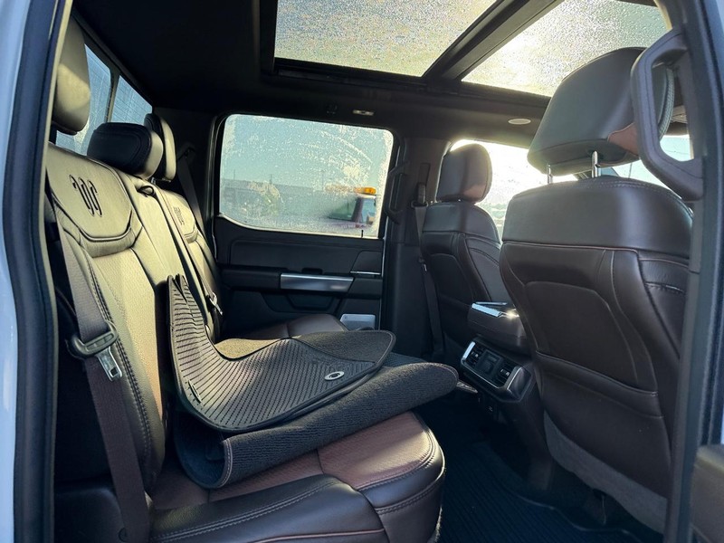 Ford F-150 Vehicle Full-screen Gallery Image 14