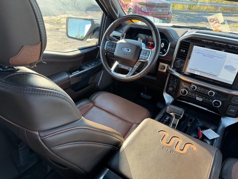 Ford F-150 Vehicle Full-screen Gallery Image 15