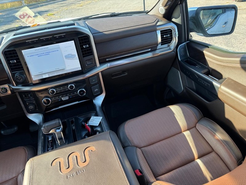 Ford F-150 Vehicle Full-screen Gallery Image 17