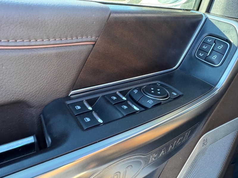 Ford F-150 Vehicle Full-screen Gallery Image 19
