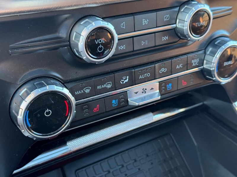 Ford F-150 Vehicle Full-screen Gallery Image 25