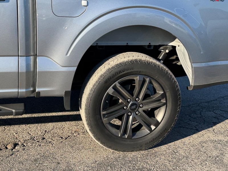 Ford F-150 Vehicle Full-screen Gallery Image 11