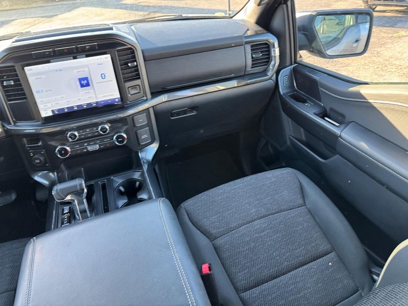 Ford F-150 Vehicle Full-screen Gallery Image 16
