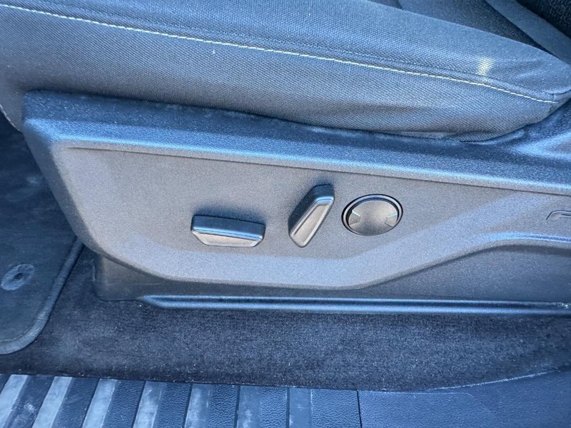 Ford F-150 Vehicle Full-screen Gallery Image 17
