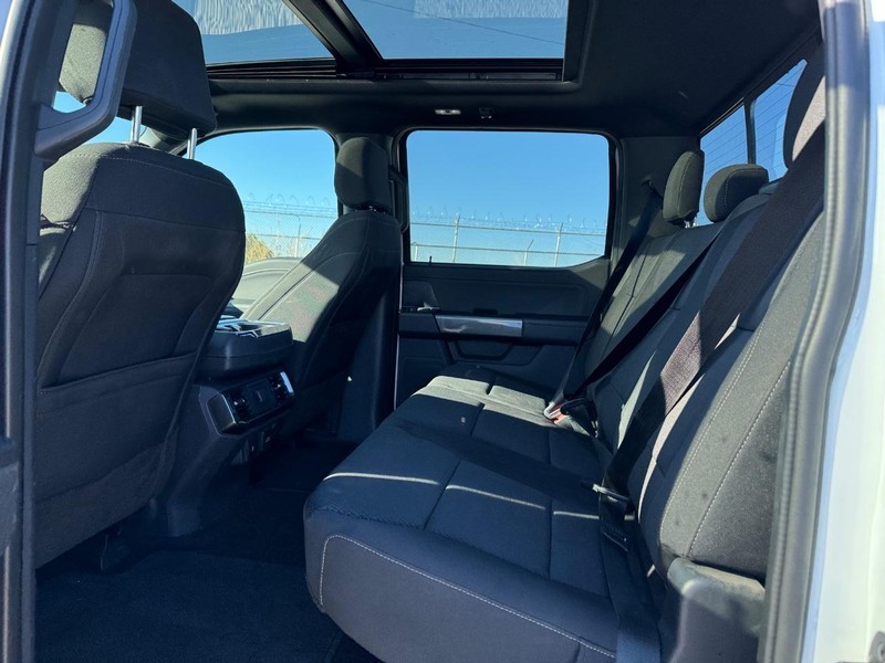 Ford F-150 Vehicle Full-screen Gallery Image 12