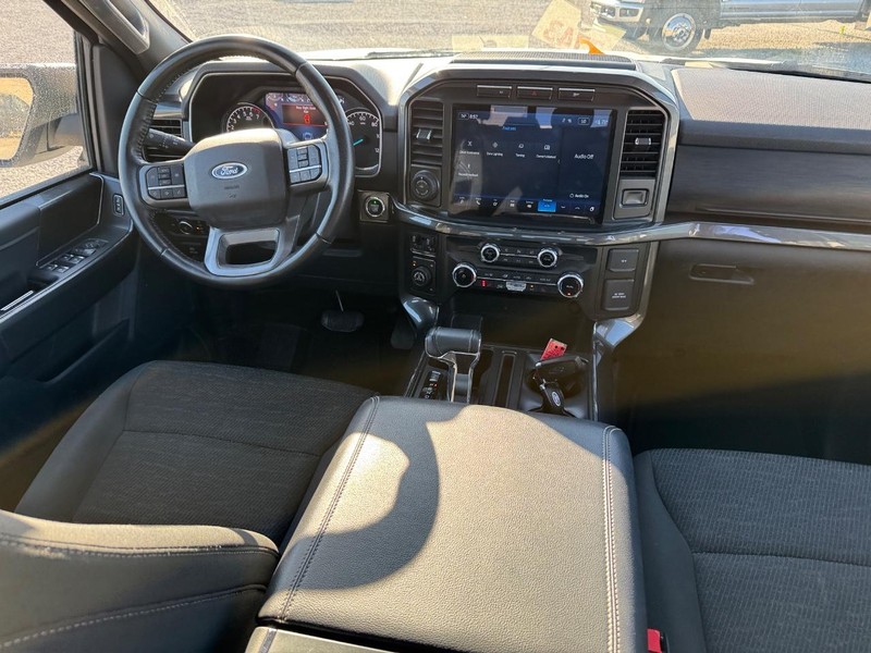 Ford F-150 Vehicle Full-screen Gallery Image 16