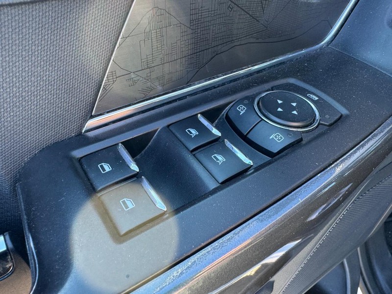 Ford F-150 Vehicle Full-screen Gallery Image 18
