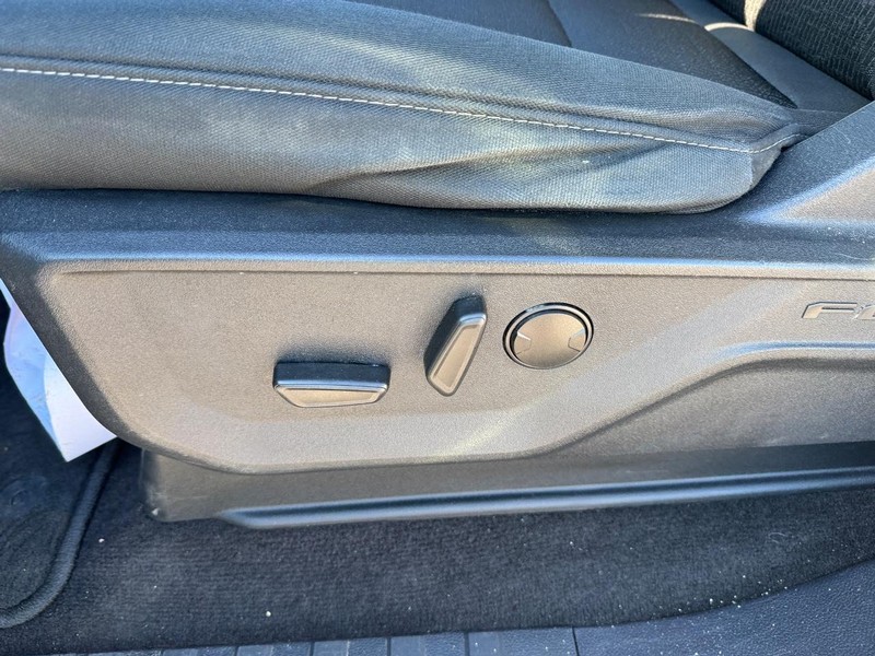 Ford F-150 Vehicle Full-screen Gallery Image 19