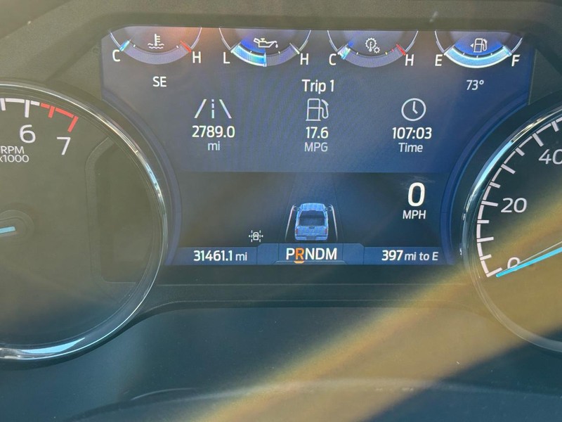 Ford F-150 Vehicle Full-screen Gallery Image 25