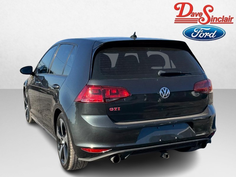 Volkswagen Golf GTI Vehicle Full-screen Gallery Image 09