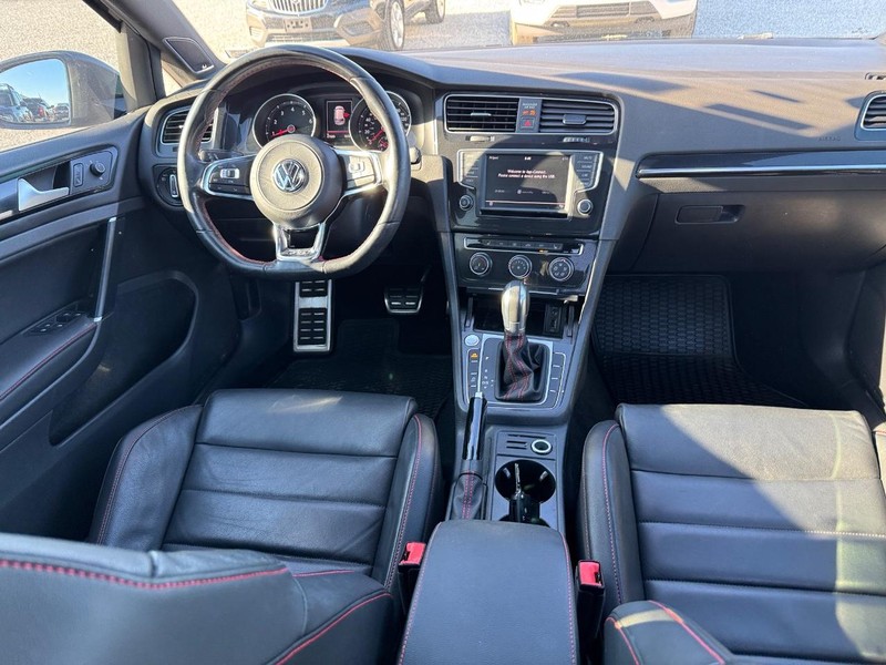 Volkswagen Golf GTI Vehicle Full-screen Gallery Image 16