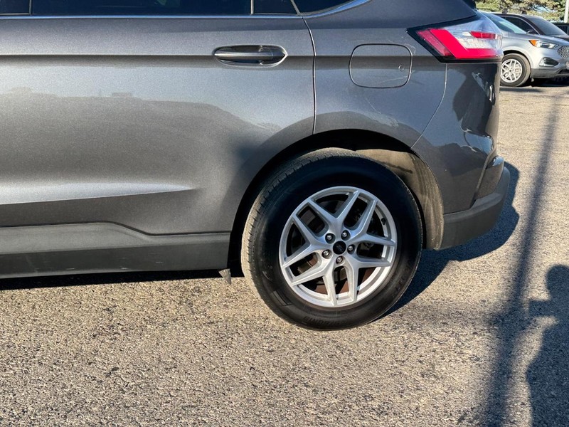 Ford Edge Vehicle Full-screen Gallery Image 11