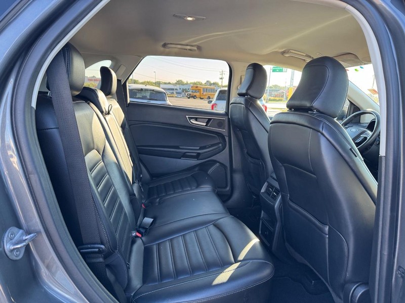 Ford Edge Vehicle Full-screen Gallery Image 13