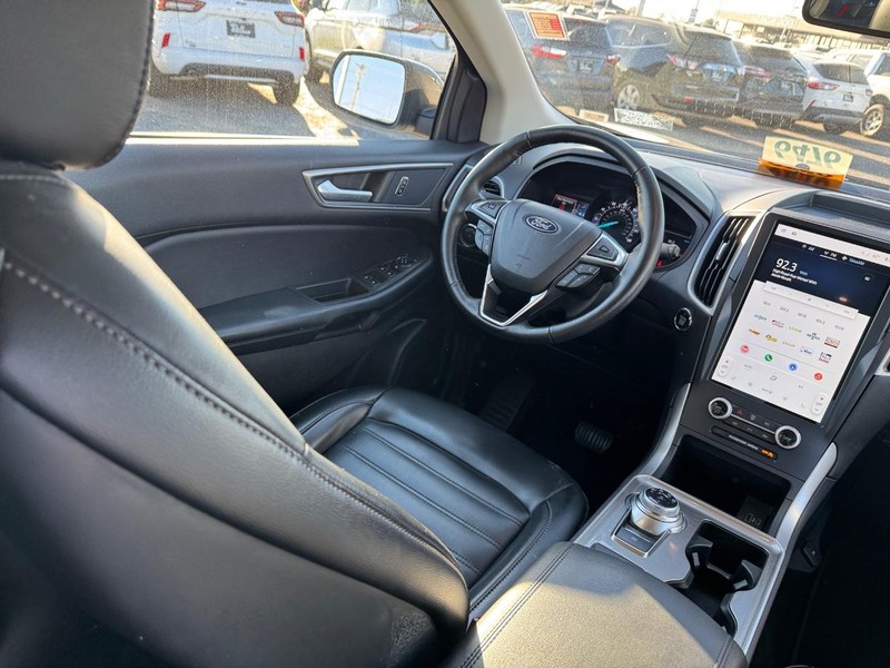 Ford Edge Vehicle Full-screen Gallery Image 14