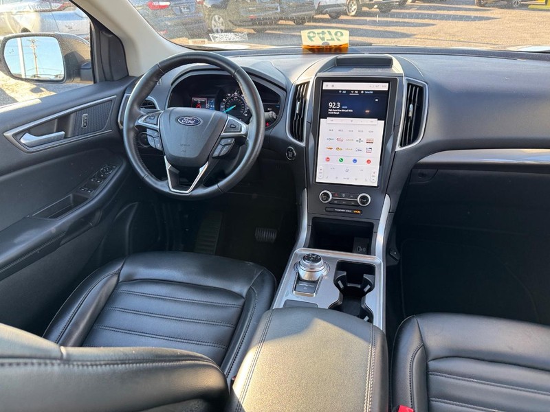 Ford Edge Vehicle Full-screen Gallery Image 15