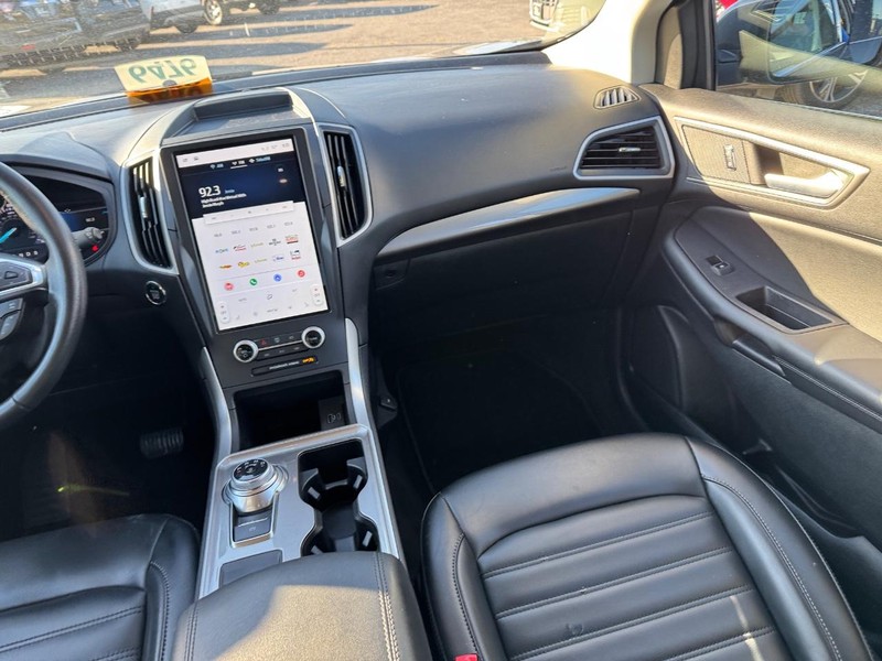 Ford Edge Vehicle Full-screen Gallery Image 16