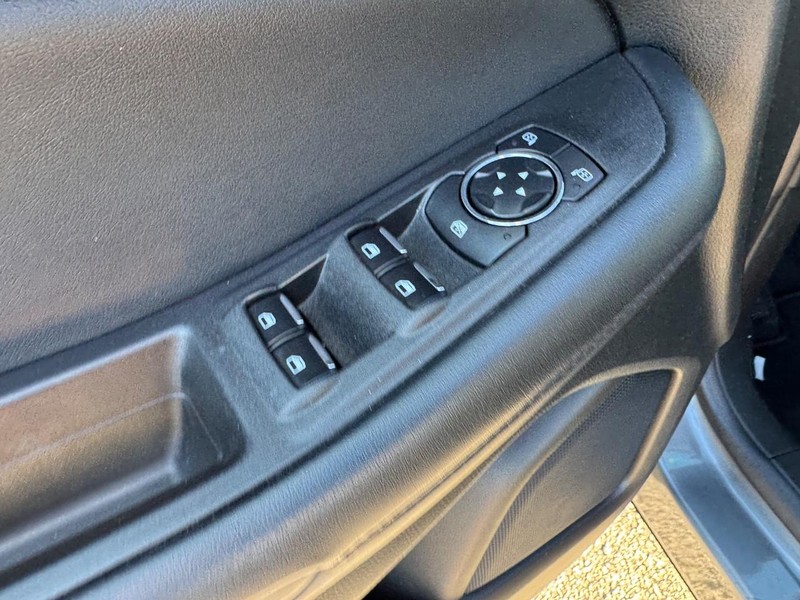 Ford Edge Vehicle Full-screen Gallery Image 18
