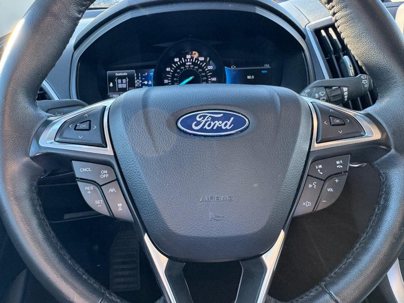 Ford Edge Vehicle Full-screen Gallery Image 19