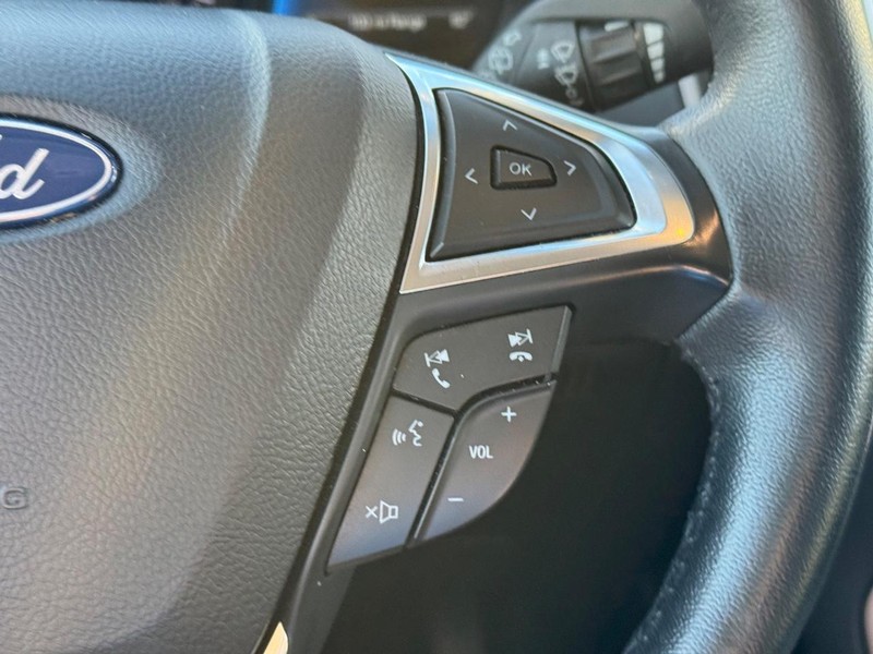 Ford Edge Vehicle Full-screen Gallery Image 21