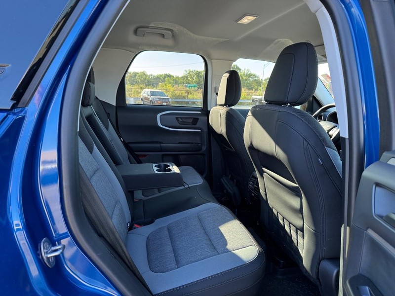 Ford Bronco Sport Vehicle Full-screen Gallery Image 12