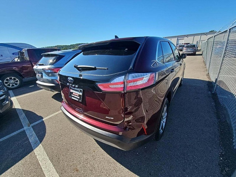 Ford Edge Vehicle Full-screen Gallery Image 02