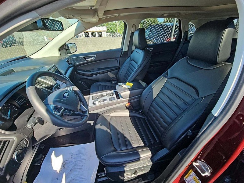 Ford Edge Vehicle Full-screen Gallery Image 04