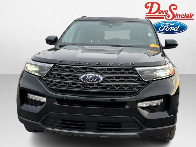 Ford Explorer Vehicle Full-screen Gallery Image 02