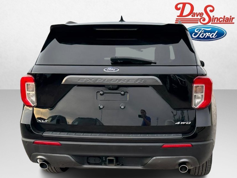 Ford Explorer Vehicle Full-screen Gallery Image 08