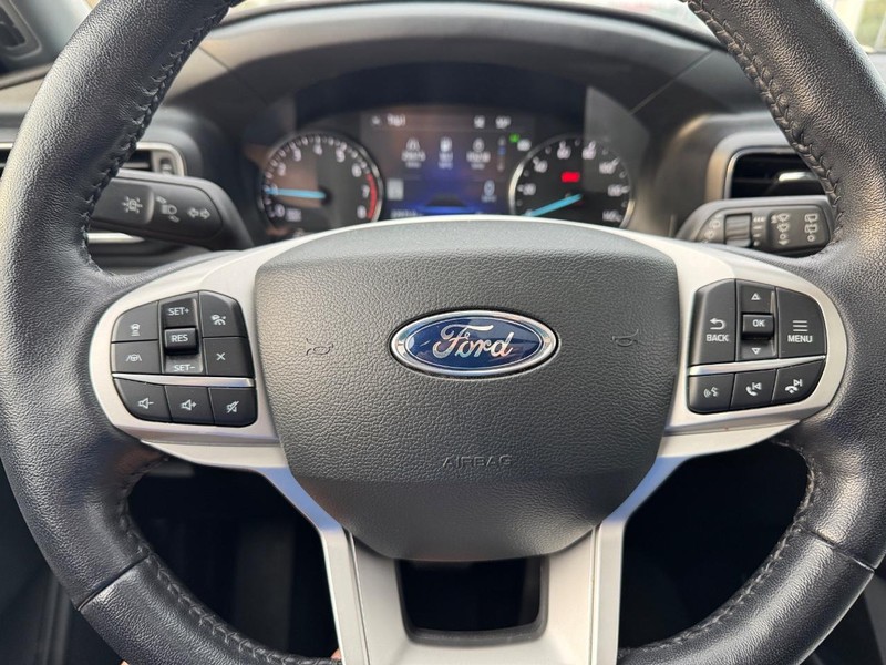 Ford Explorer Vehicle Full-screen Gallery Image 20