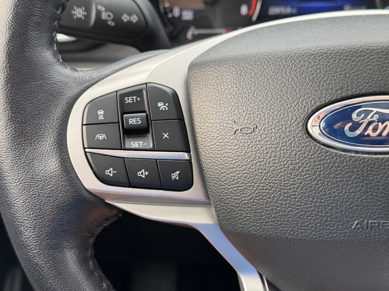Ford Explorer Vehicle Full-screen Gallery Image 21