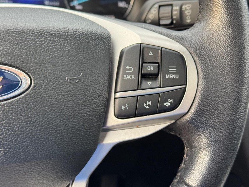 Ford Explorer Vehicle Full-screen Gallery Image 22