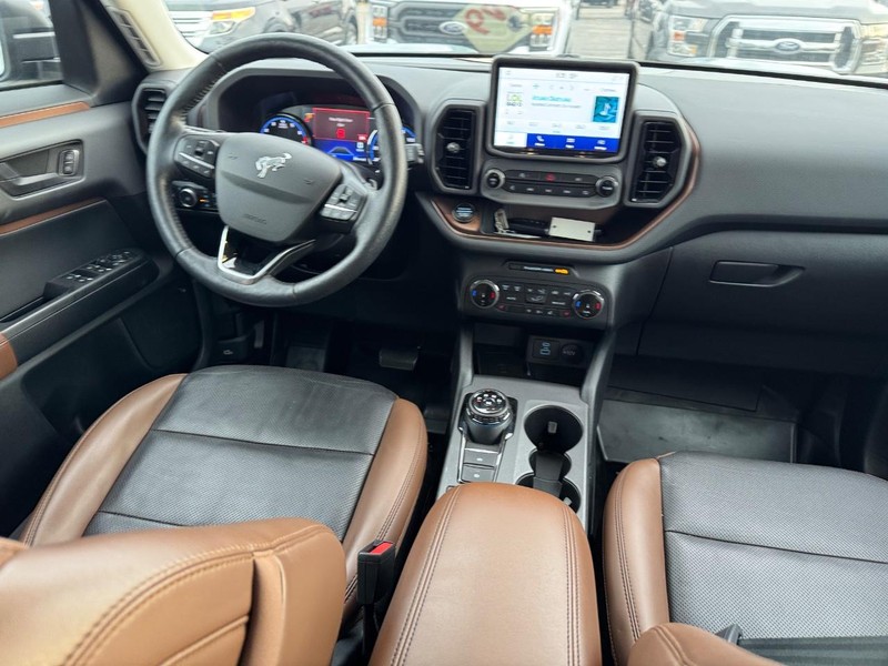 Ford Bronco Sport Vehicle Full-screen Gallery Image 15