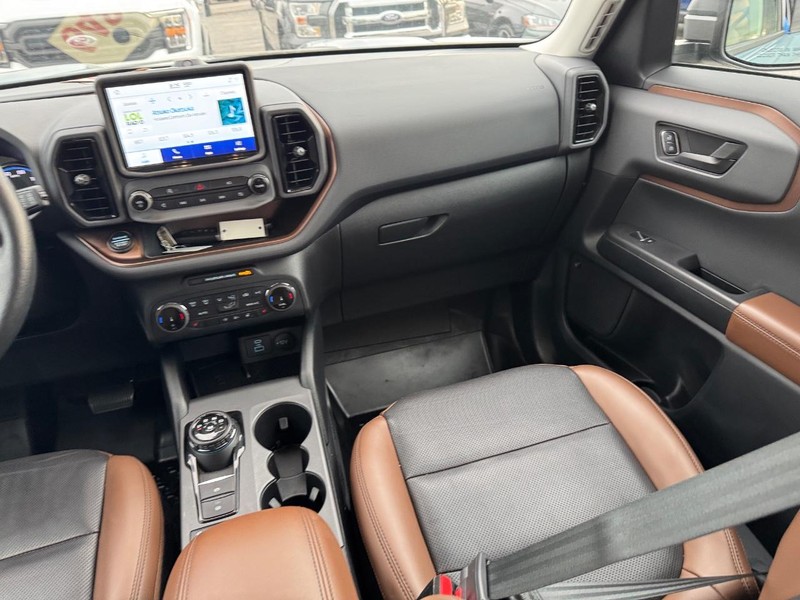 Ford Bronco Sport Vehicle Full-screen Gallery Image 16