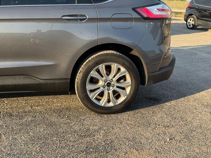 Ford Edge Vehicle Full-screen Gallery Image 11