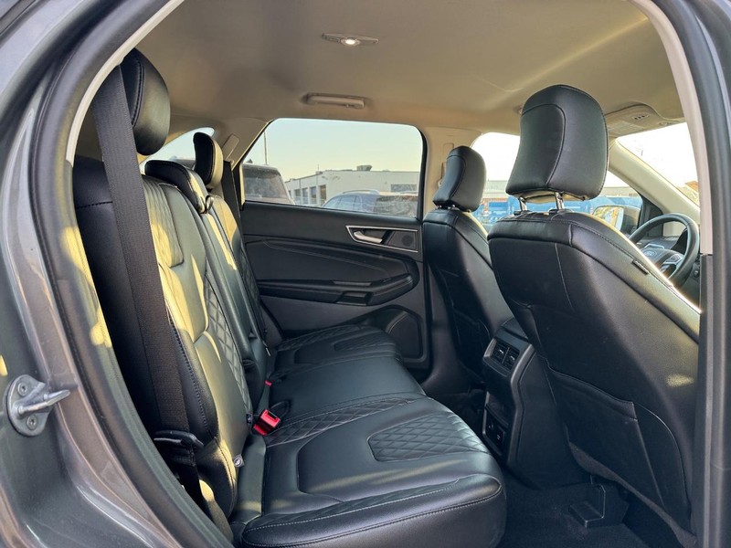 Ford Edge Vehicle Full-screen Gallery Image 13