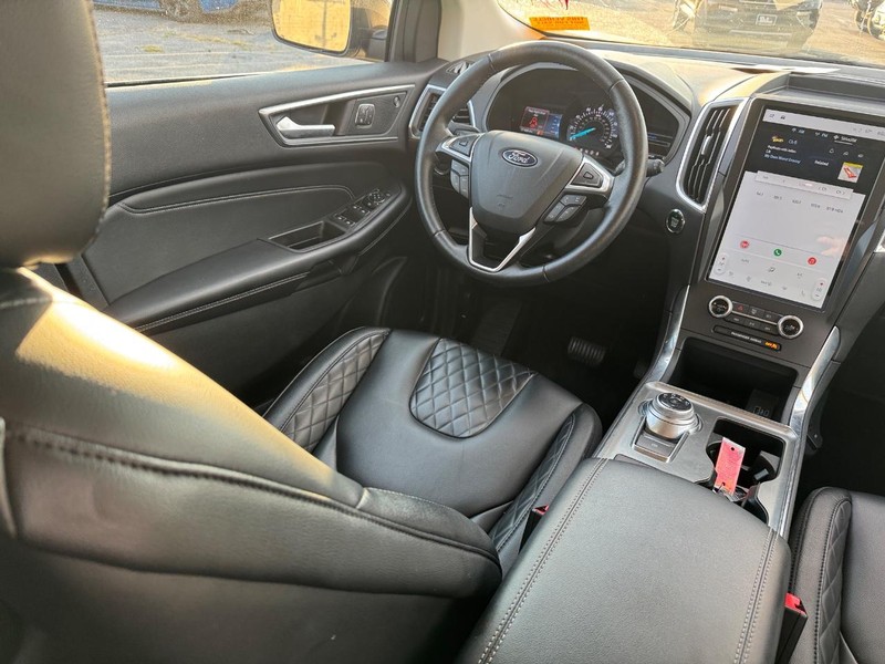 Ford Edge Vehicle Full-screen Gallery Image 14