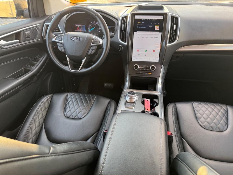 Ford Edge Vehicle Full-screen Gallery Image 15