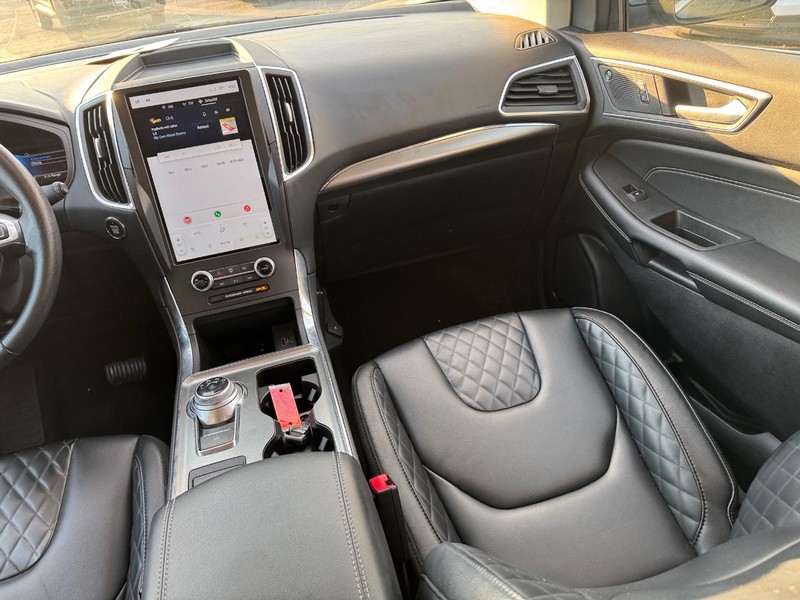 Ford Edge Vehicle Full-screen Gallery Image 16