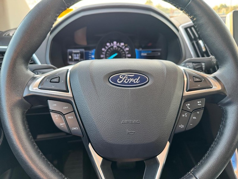 Ford Edge Vehicle Full-screen Gallery Image 20