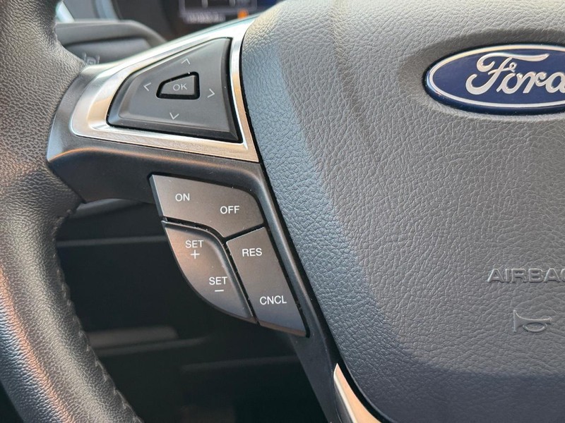 Ford Edge Vehicle Full-screen Gallery Image 21