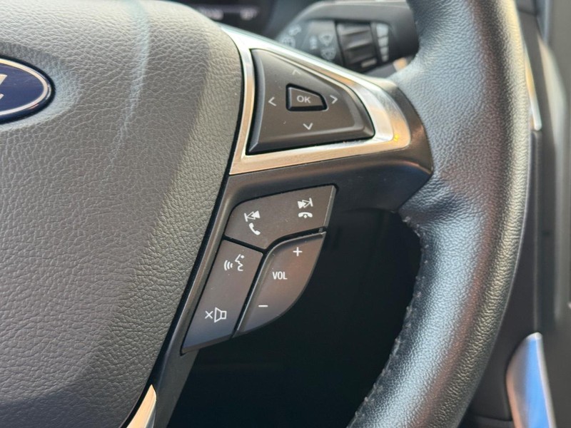 Ford Edge Vehicle Full-screen Gallery Image 22