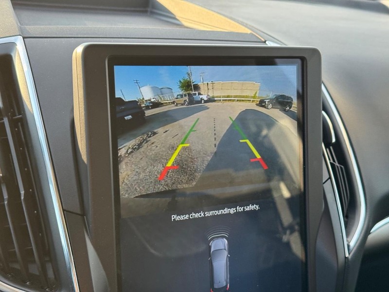 Ford Edge Vehicle Full-screen Gallery Image 24