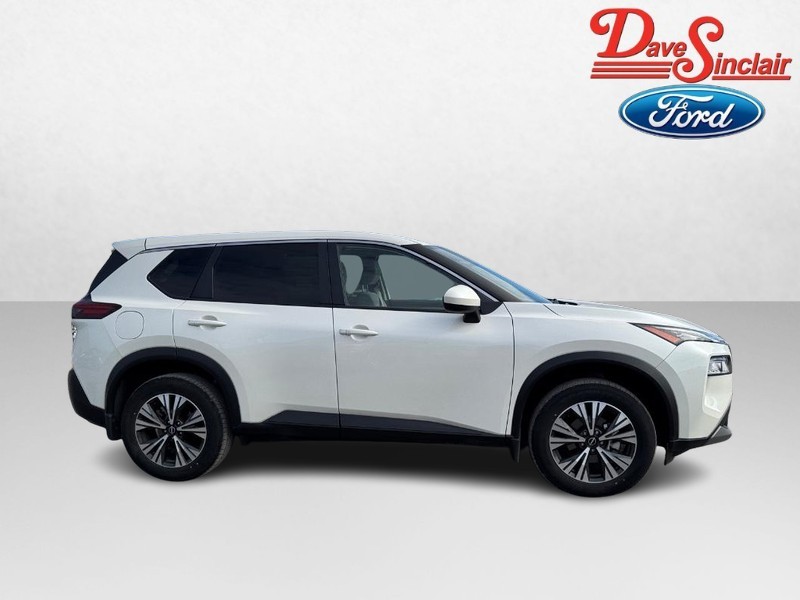 Nissan Rogue Vehicle Full-screen Gallery Image 05