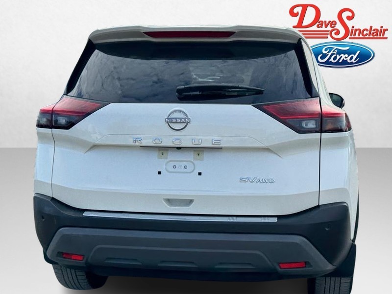 Nissan Rogue Vehicle Full-screen Gallery Image 08