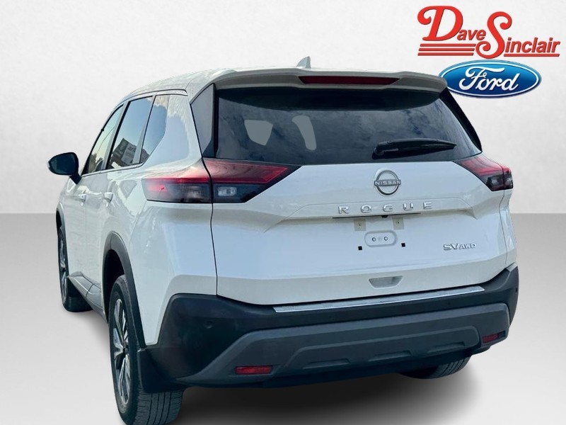 Nissan Rogue Vehicle Full-screen Gallery Image 09